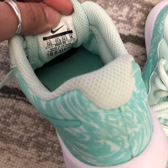 Nike Tajun Little Girls Sneakers - Picture 6 of 10